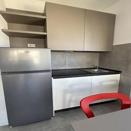 Newly Renovated 50m From The Apartment